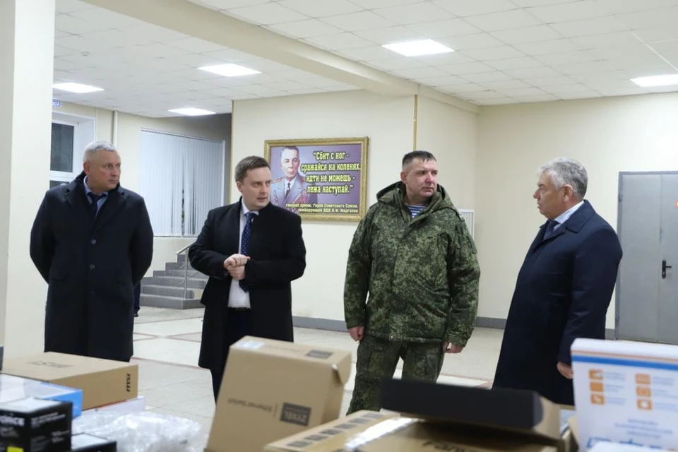 По поручению губернатора Тульской области, при поддержке социальных партнеров партии в рамках народной программы и проекта «Своих не бросаем» региональное отделение «Единой России» собрало новую партию гуманитарного груза для военнослужащих Тульской воздушно-десантной дивизии.