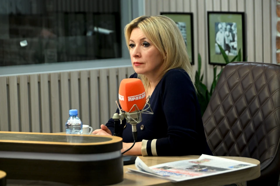 Захарова: Зеленский старается отвлечь мир от денежных махинаций Киева