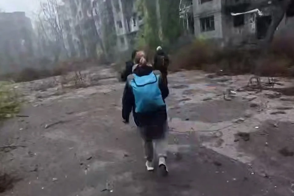 Военнослужащие ВС России эвакуировали восемь мирных жителей из Красноармейска. Фото: Минобороны России