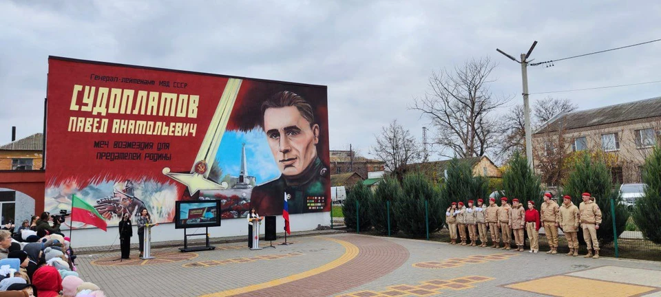 В школе №19 открыли мурал в честь Павла Судоплатова. Фото - пресс-служба министерства культуры Запорожской области