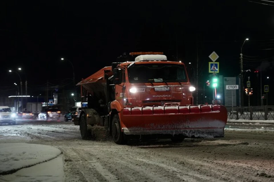 Уборка снега происходит круглосуточно.