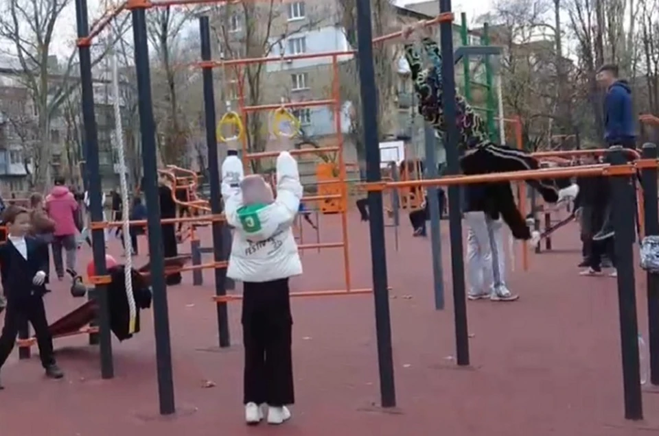 Строительство игровых и спортивных зон завершено, впереди - амфитеатр и скейт-площадка. Фото: Правительство ДНР