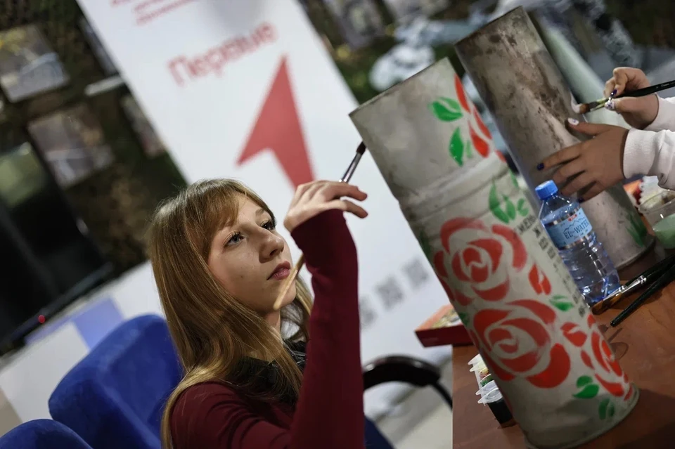 В Донецке создали арт-объекты из гильз от артиллерийских снарядов. Фото: «Движение Первых» ДНР