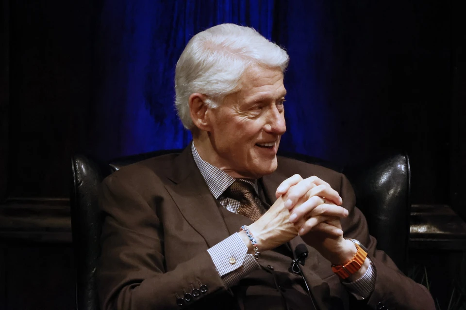 Трамп заявил, что файлы Эпштейна вскроют правду о Билле Клинтоне