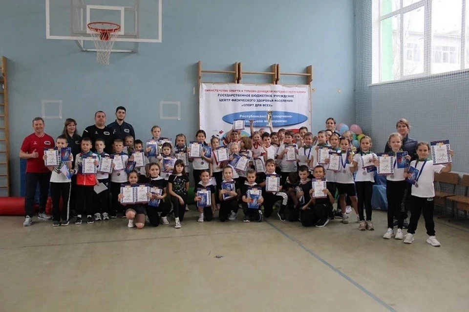 В Мариуполе прошел спортивный праздник для детей «Дружи со спортом с малых лет». Фото: ТГ/Ширшов