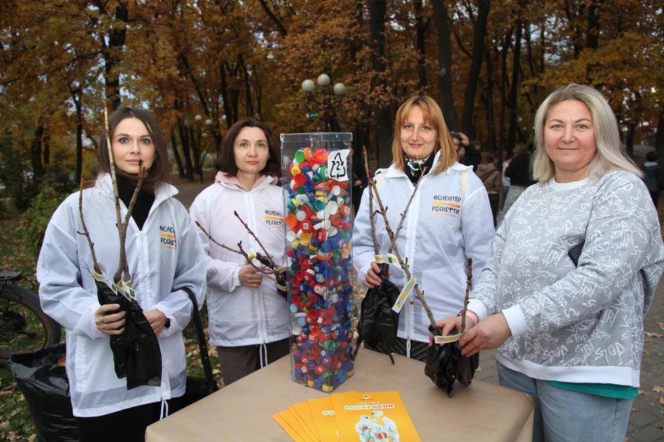 Собранные заводчанами крышечки ребята из школы-интерната используют для добрых дел. Фото АО «НК НПЗ»