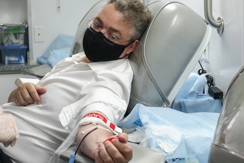 Владимир Владимиров регулярно сдает кровь. Фото: пресс-служба губернатора СК