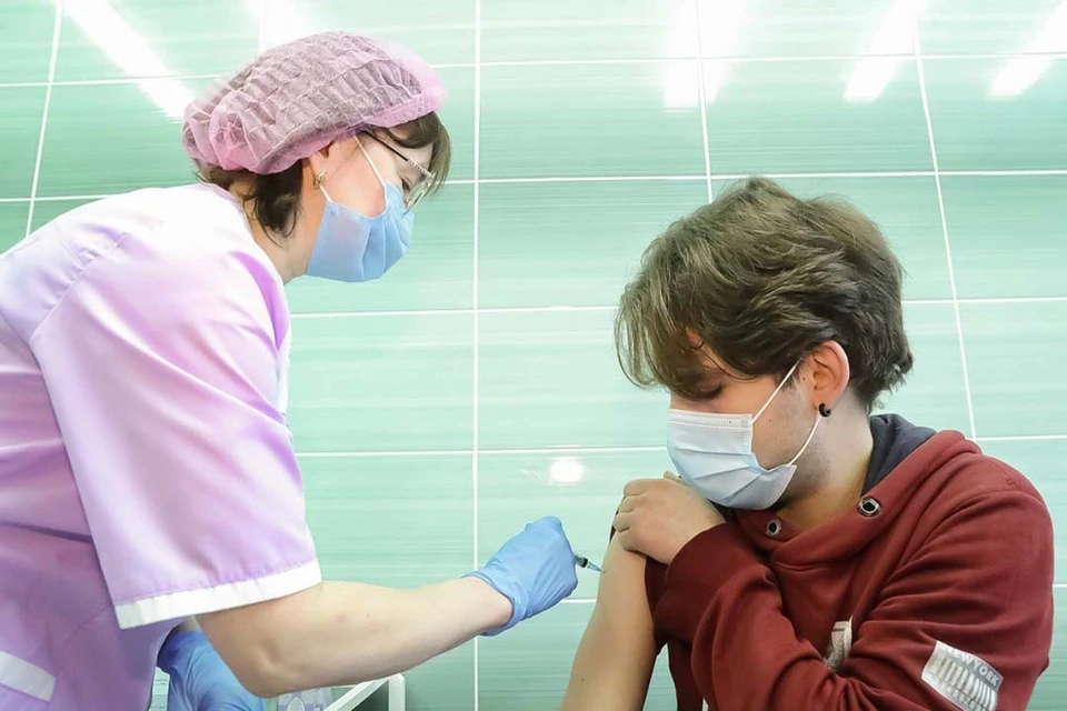 Защиту также получили свыше 575 тысяч детей. Фото: Смольный