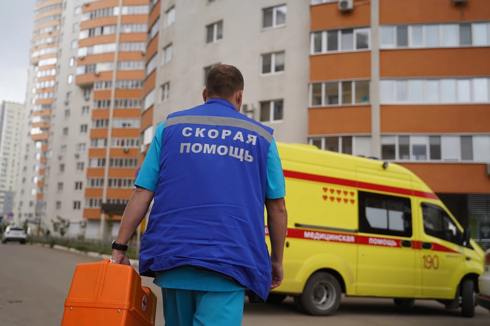 Мужчину забрали в больницу, а потом передали родственникам