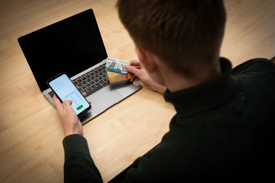 Школьник из Петербурга перевел с родительской кредитки больше 650 тысяч рублей мошенникам.