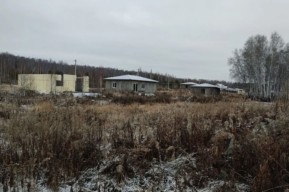 Ни домов, ни ясного неба в том микрорайоне не дождались.