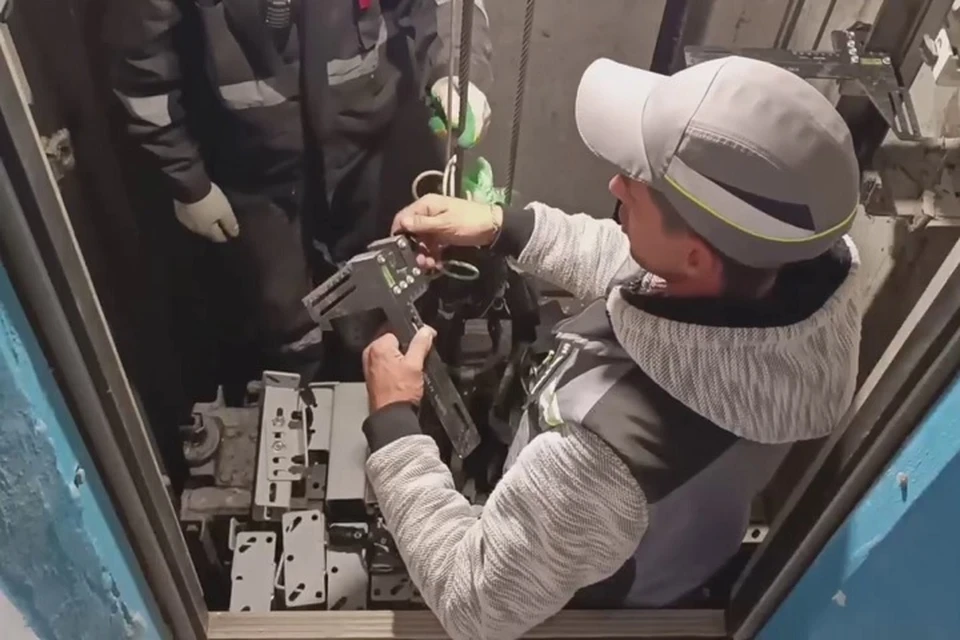 В Мариуполе стартовала программа по замене лифтового оборудования. Фото: УТНКР