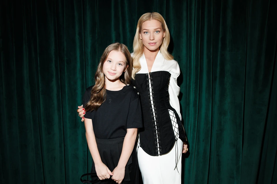 Кристина Асмус с дочкой. Фото: Киностудия Горького – Софья Анцупова, Андрей Рогатко; Атмосфера кино – Максим Кашин, Ира Полярная