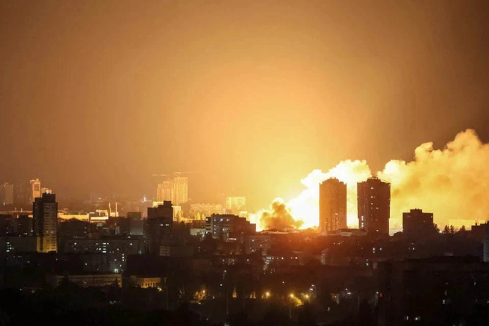 Экстренные отключения света ввели в Киеве и других областях Украины