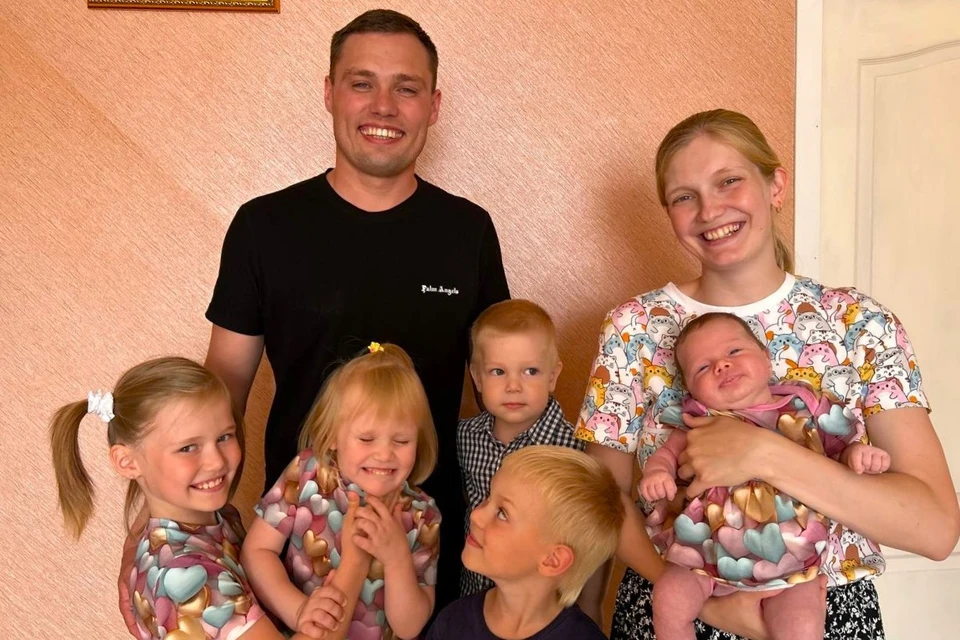 Дети – это цветы жизни, а когда этих цветочков целых пять, то и в доме всегда ярко, весело и дружно! Фото: архив семьи.