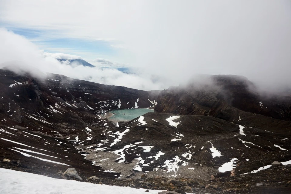 Пока что извержение не представляет прямой угрозы для населенных пунктов
