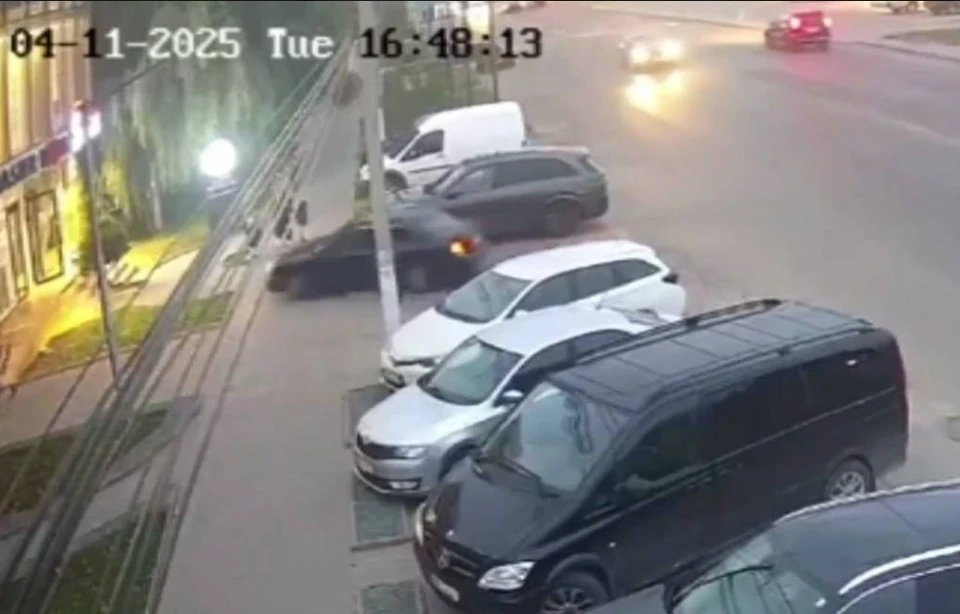 Автомобиль сбил ребенка на тротуаре в Комрате. Фото: соцсети