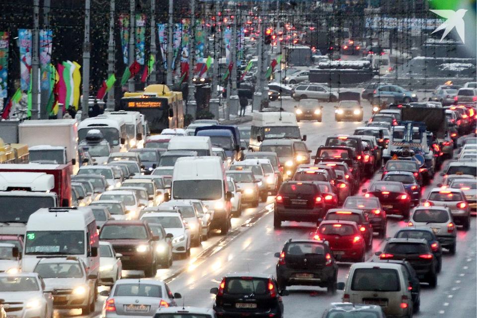 «Минскинжпроект» рассказал про строительство 380-метрового пролетного путепровода прямо над рынком «Лебяжий». Фото носит иллюстративный характер.