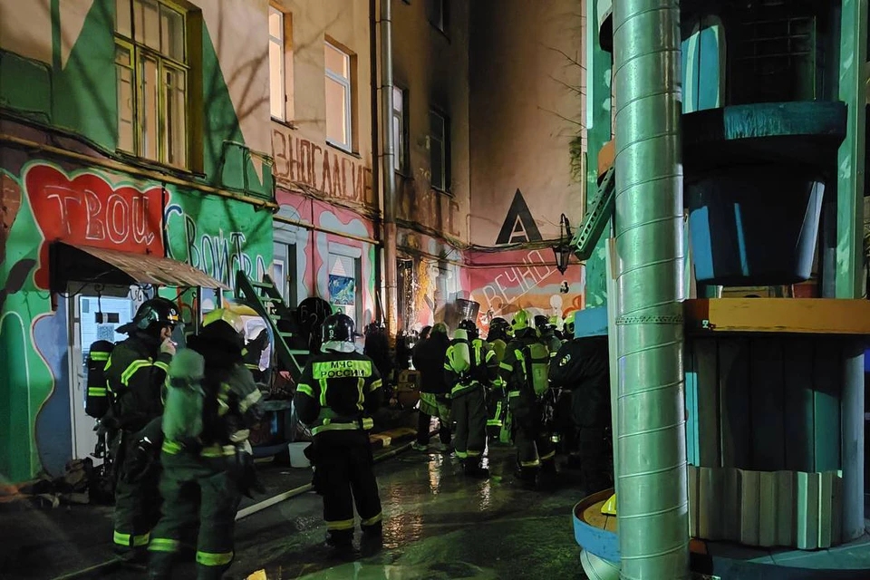 На место выехала бригада пожарных. Фото: t.me/petrogradskii1