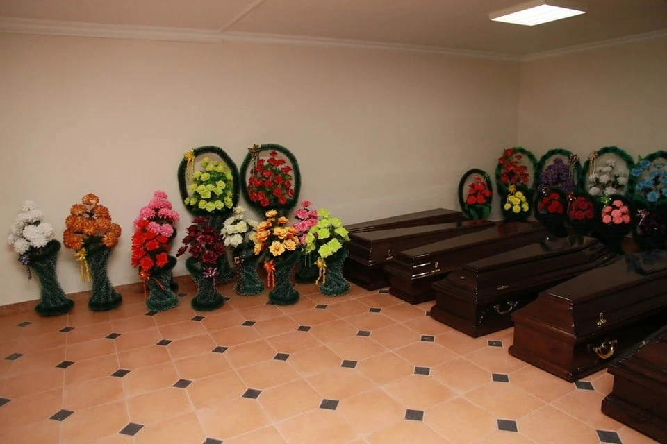 В «лихие девяностые» зарплату выдавали даже гробами