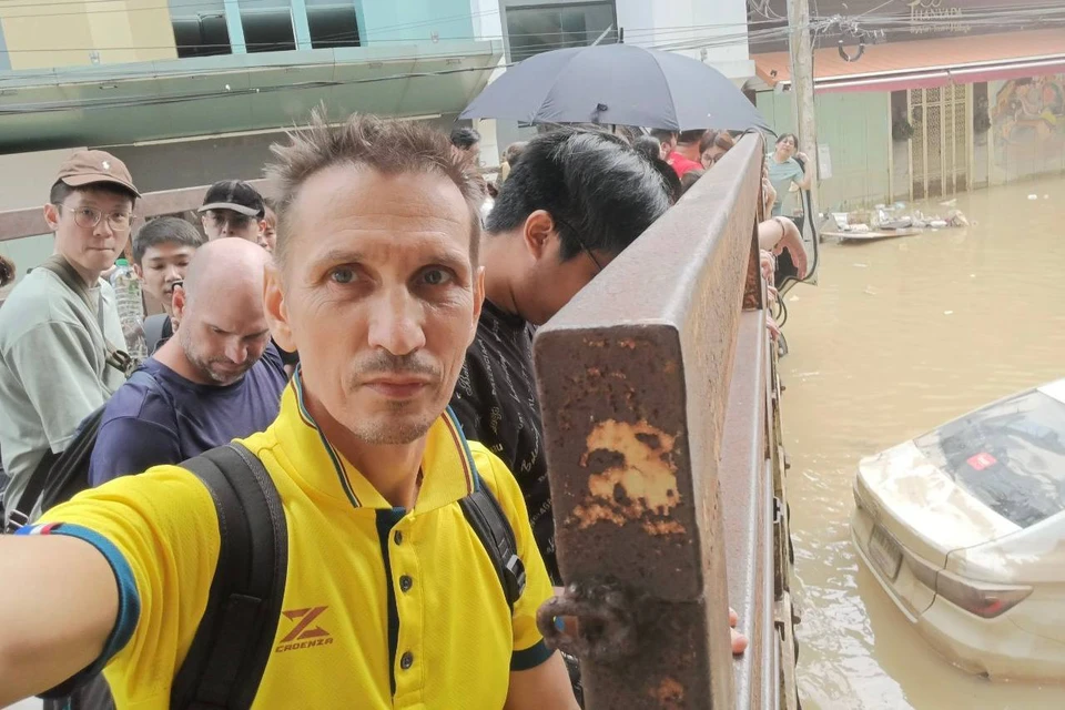 Новосибирец был эвакуирован из затопленного отеля. Фото: взято из телеграмм-канала Евгения.