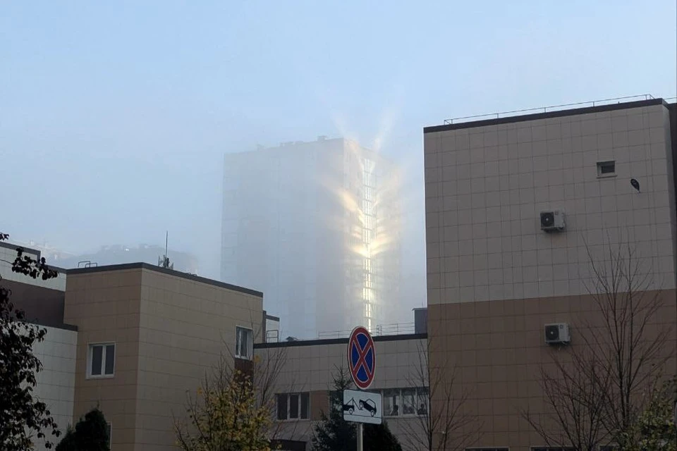 Многоэтажка будто светится изнутри