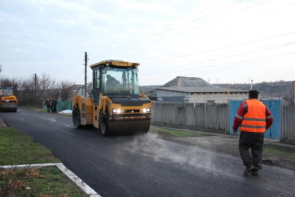 В Луганске активно ремонтируют дороги