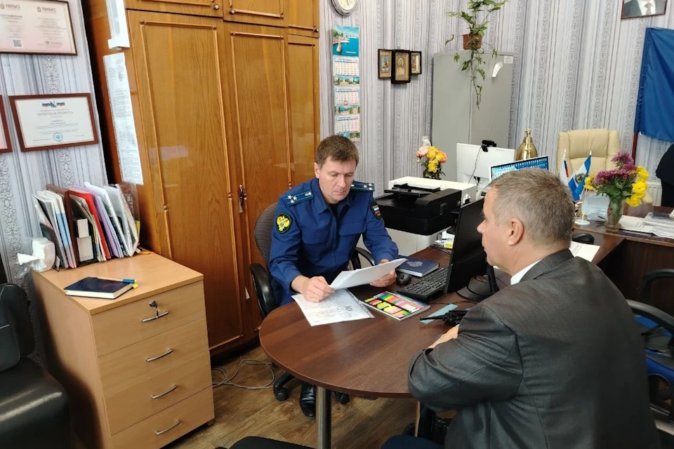Новотроицкий прокурор провел прием в гериатрическом пансионате Фото: прокуратура ХО