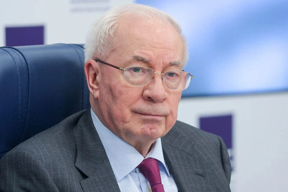 Азаров: Зеленский отправит в отставку Ермака, чтобы сохранить власть