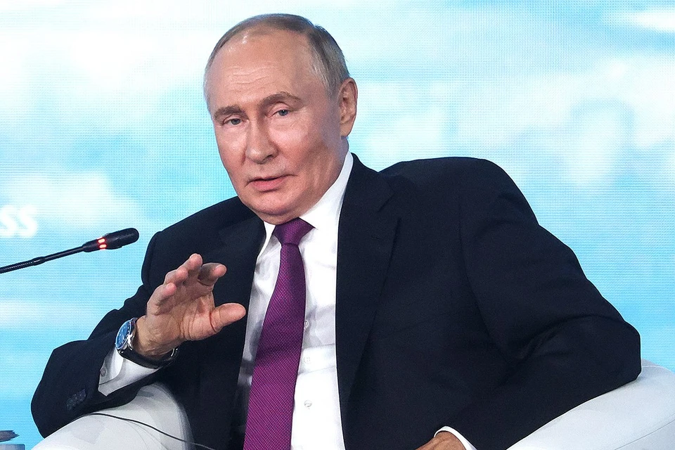 Путин шуткой ответил на вопрос о якобы сливе разговоров Дмитриева