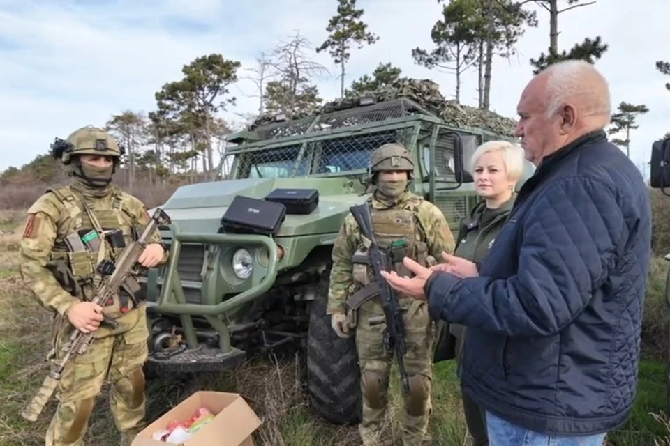 Анализаторы дронов получили воины группировки "Днепр" на Запорожье. Фото: Народный фронт Крыма
