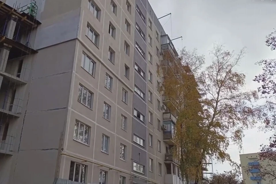 В Орджоникидзевском районе Мариуполя восстанавливают девятиэтажный дом. Фото: УТНКР