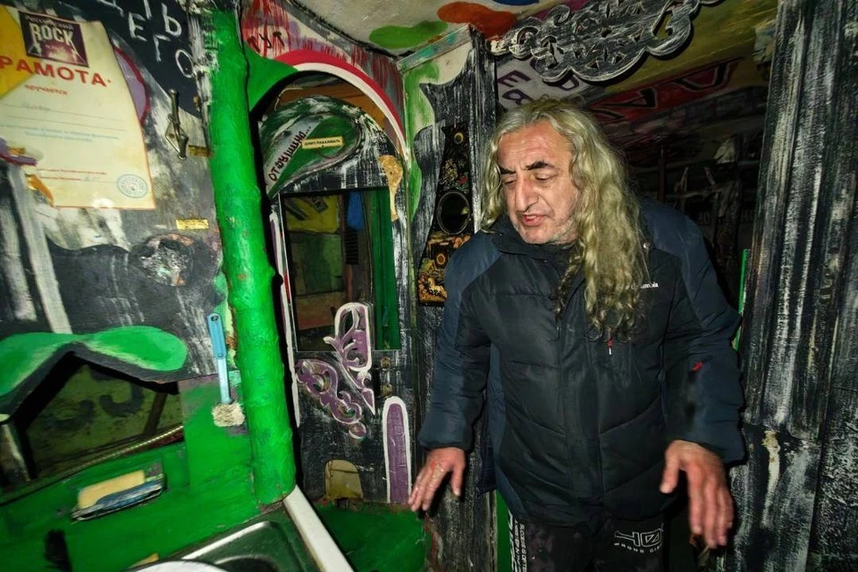 Художник почти не пострадал.