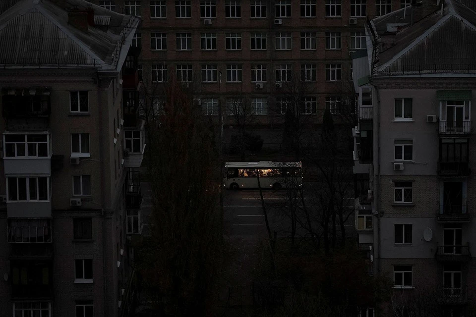 Еще около 8 тысяч потребителей сидят без электроснабжения в Харьковской области