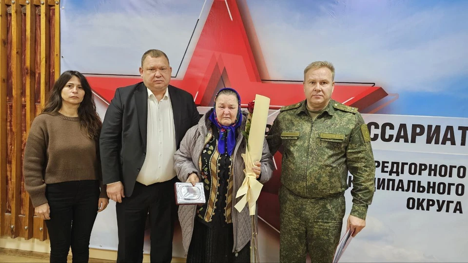 Награды семьям погибших бойцов СВО передали в Предгорном округе Ставрополья. Фото: Николай Бондаренко