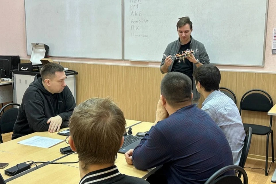 Более 170 специалистов органов власти и муниципальных учреждений региона изучают основы пилотирования дронов.