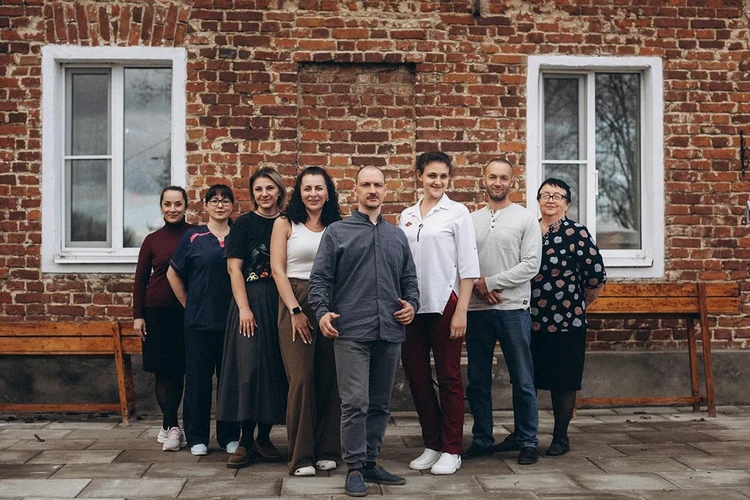 Один день между живыми и мертвыми: как «спецназ милосердия» ведет свою битву за спасение человечности в русской глубинке