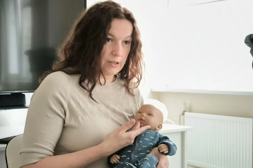 В своей практике Вероника Савина использует реквизит - игрушечных младенцев. Фото из семейного архива Вероники Савиной.