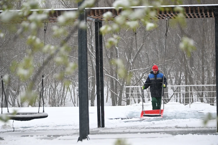 Более 430 единиц техники и 1370 рабочих готовы к зимней уборке в Смоленской области