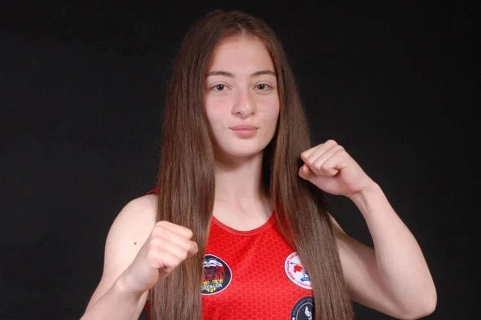 Диана Цомартова попросила подписчиков прийти к месту, где видели похожую на Аню девушку. Фото: соцсети, посвященные поискам Анны Цомартовой