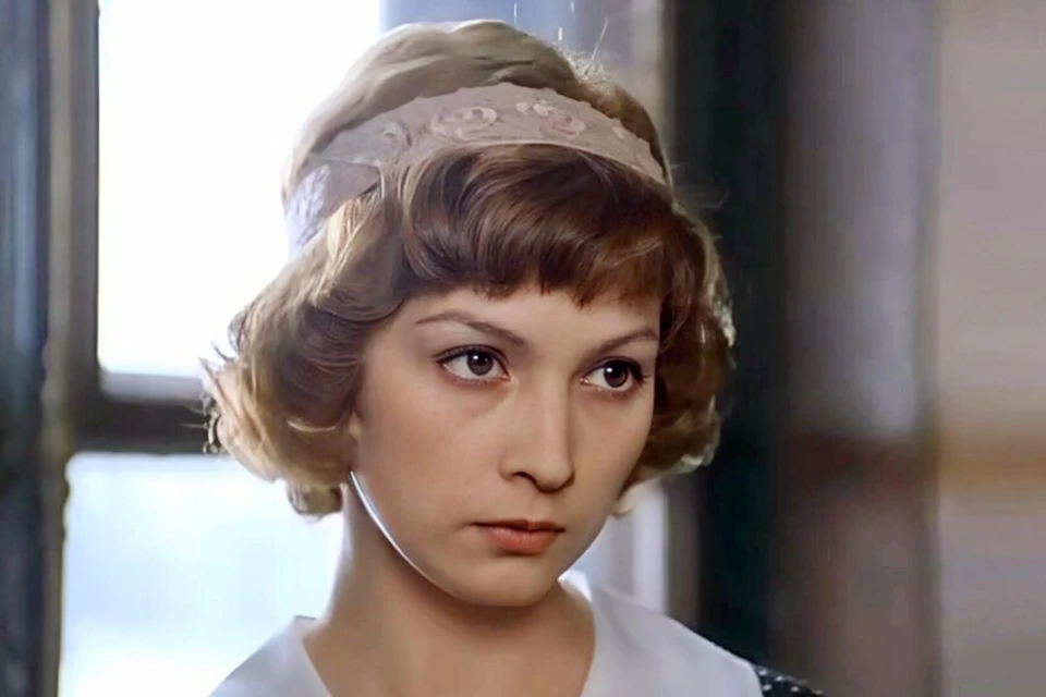 Качалина была красива — не гламурной красотой нулевых, а красотой хрупкой, интеллигентной, чуть надломленной