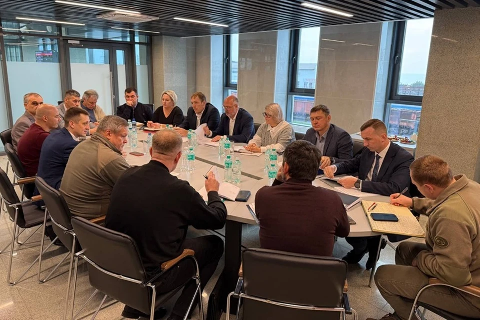 В ДНР рассмотрели вопросы ж/д и морского пассажирского сообщения с городами РФ. Фото: ТГ/Бондаренко