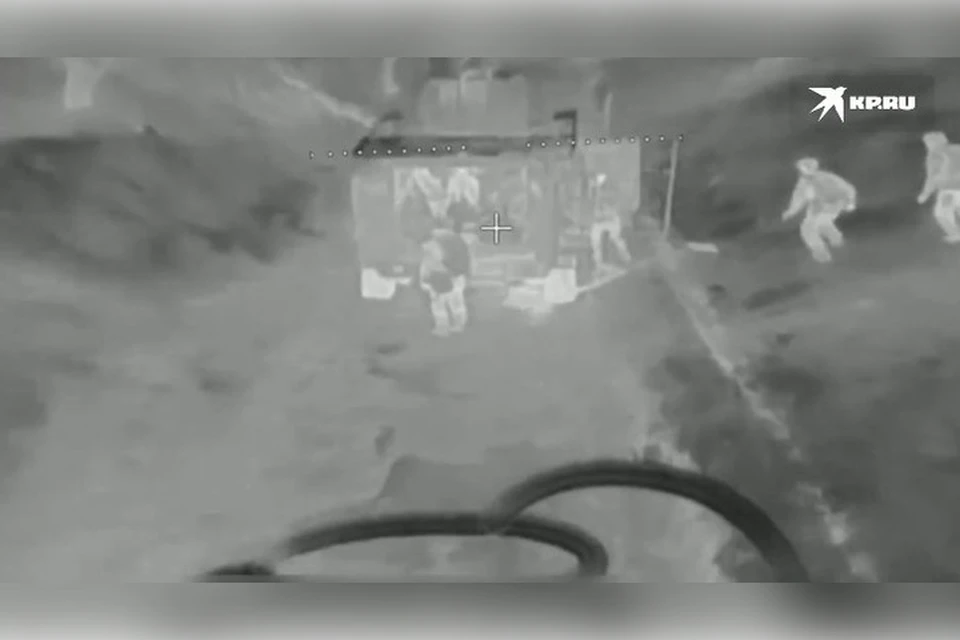 Дрон настигает солдат ВСУ во время разгрузки. Фото: Минобороны РФ