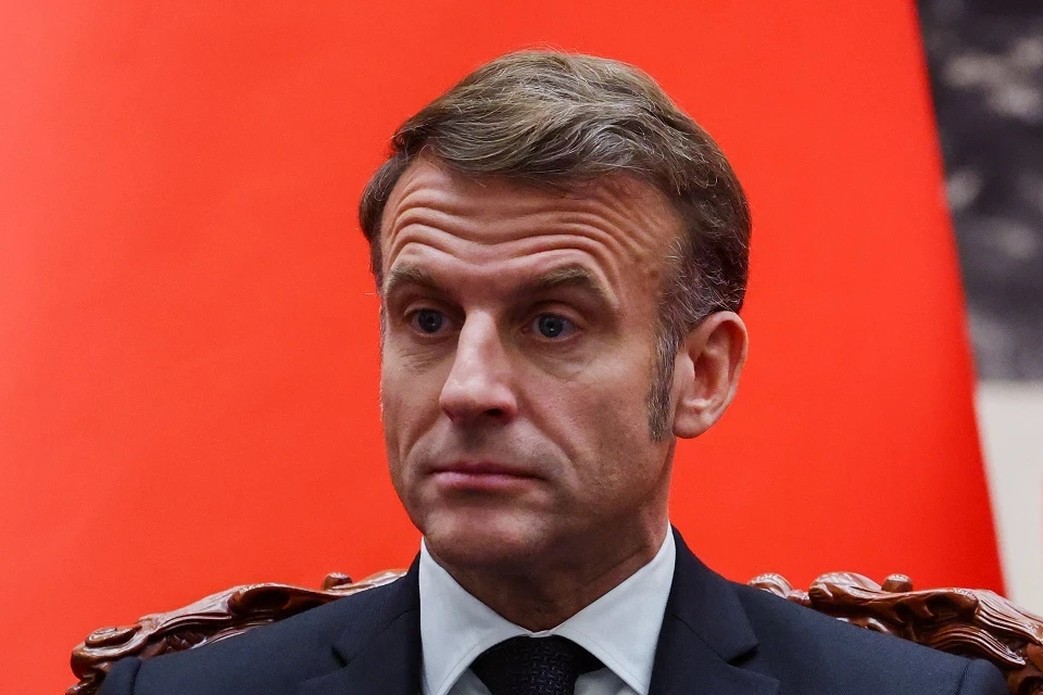 Макрон снова решил показаться миротворцем: он предложил временно не бить по Украине