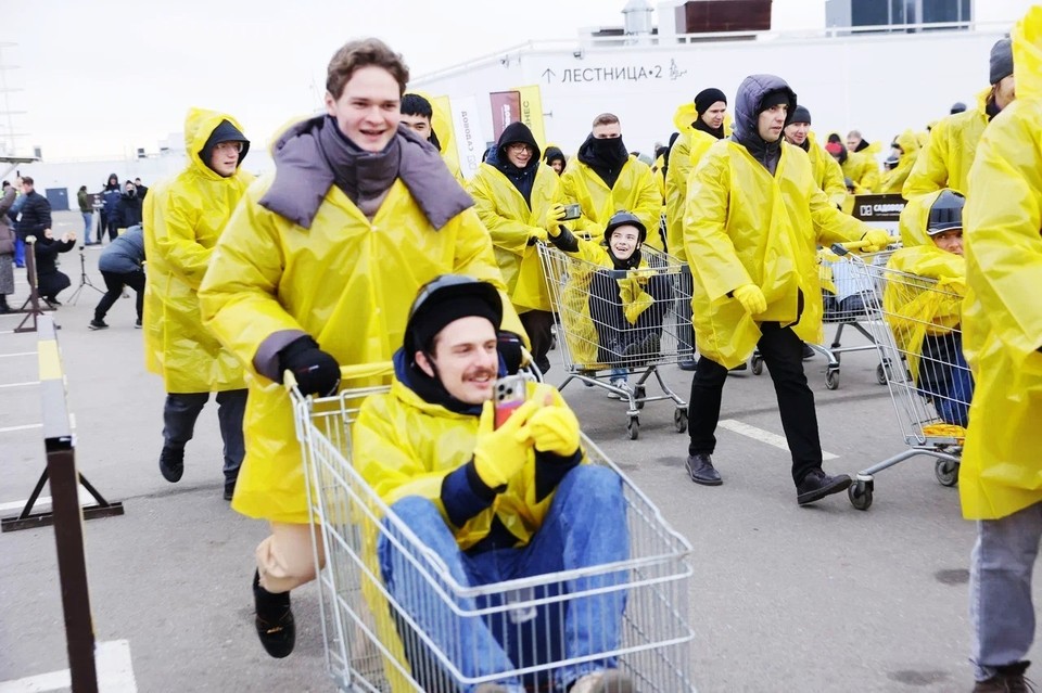 Предприниматели устроили гонку на продуктовых тележках и попали в Книгу Рекордов России и стран БРИКС