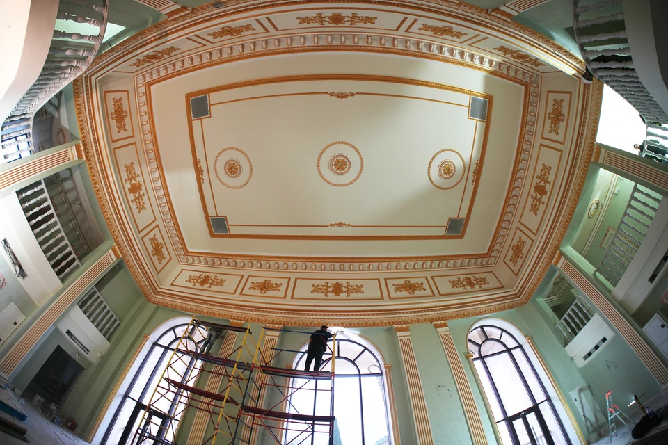 Один из залов восстановленного драмтеатра Мариуполя