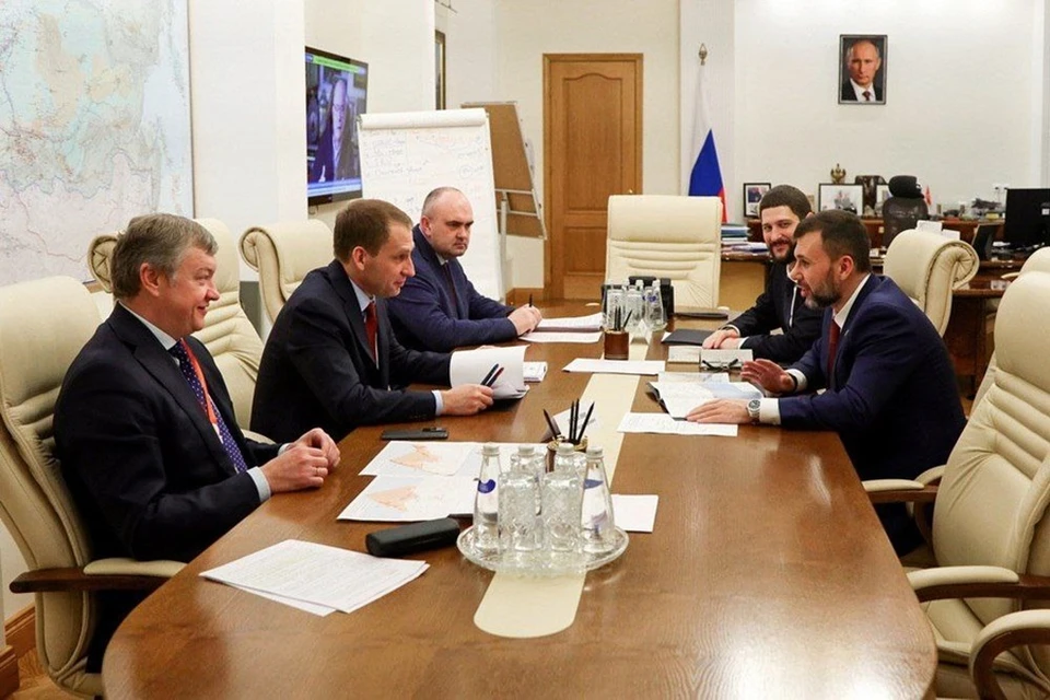Министр природных ресурсов и экологии России провел рабочую встречу с Главой ДНР Денисом Пушилиным. Фото: ТГ/Пушилин