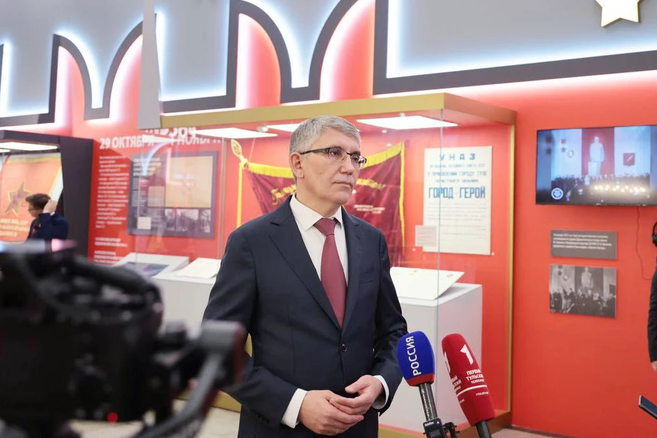 Губернатор Дмитрий Миляев открыл выставку «Тула - город-герой» в Музее Победы. Фото: пресс-служба правительства Тульской области