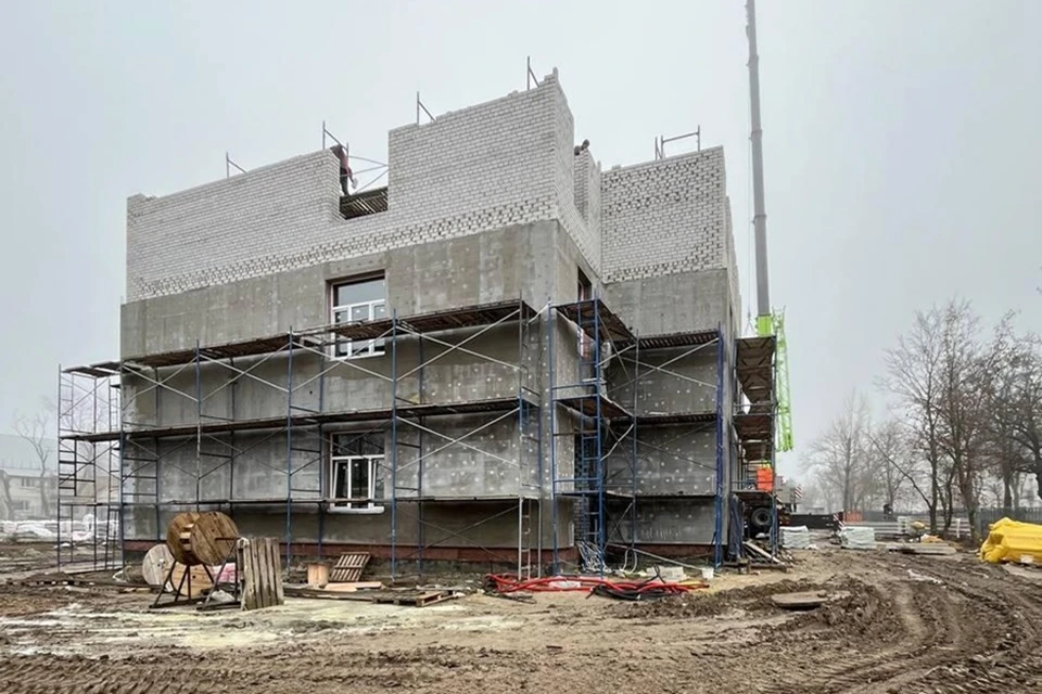 В Мариуполе на улице Владимирской восстанавливают школу №40. Фото: Администрация Мариуполя