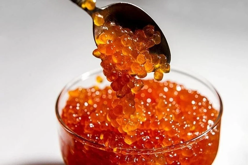 Доцент Ильяшенко: покупка красной икры с рук может обернуться подделкой